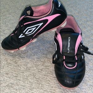 Umbro soccer cleats EUC. Girls size 1.5.